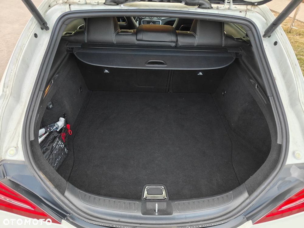 Mercedes-Benz CLA - 16
