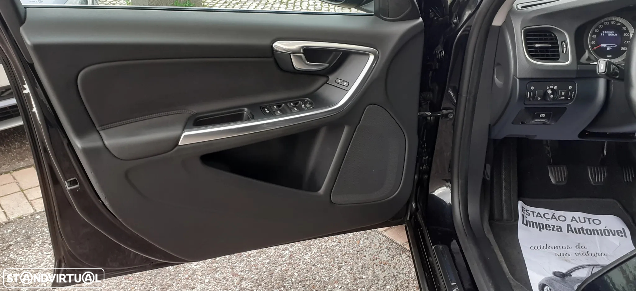 Volvo V60 2.0 D3 Momentum - 14