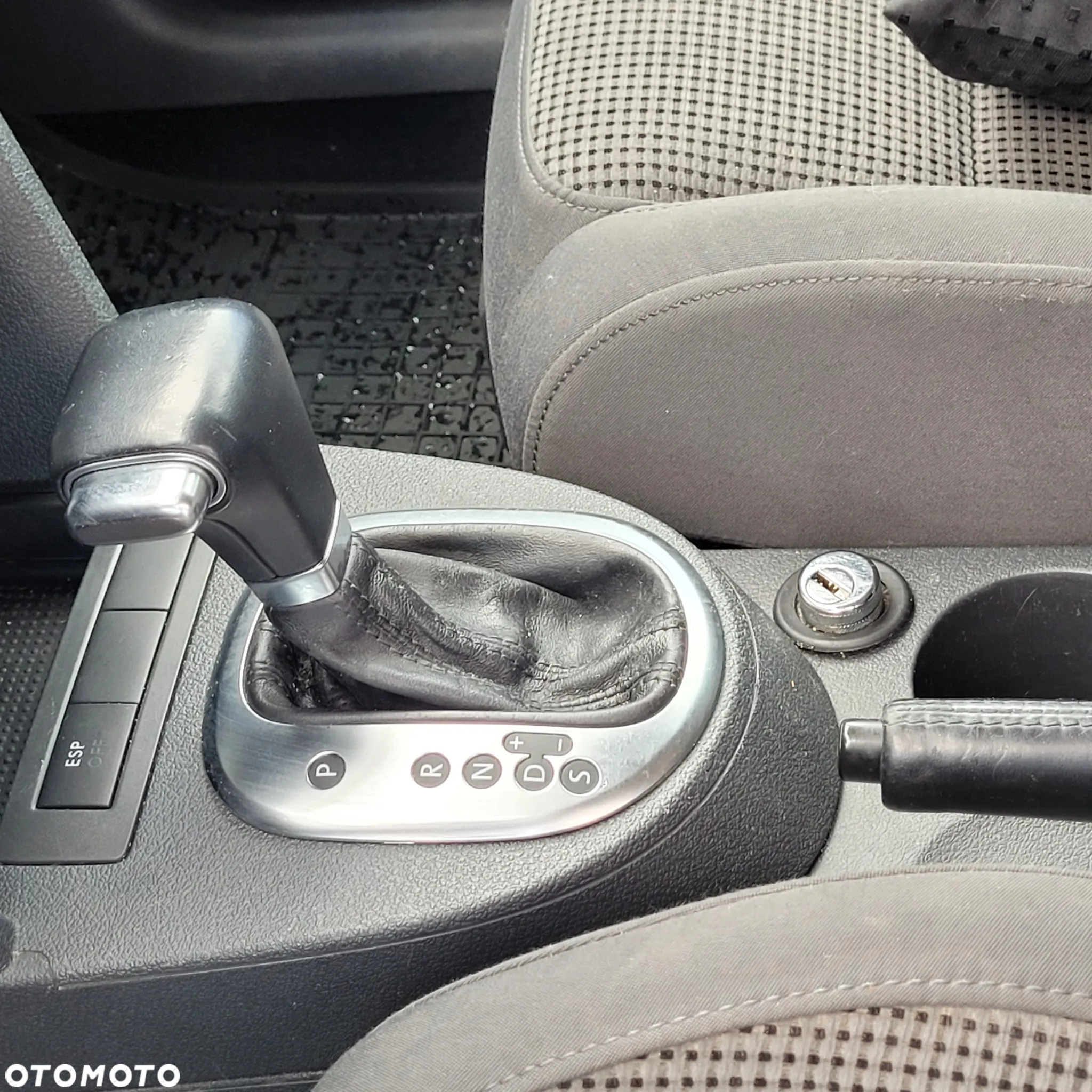 Volkswagen Touran 2.0 FSI Automatik Highline - 7