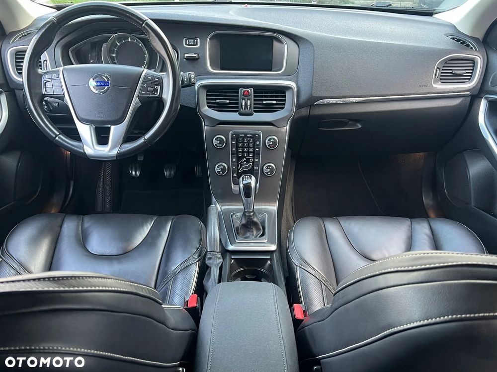 Volvo V40 Cross Country - 24