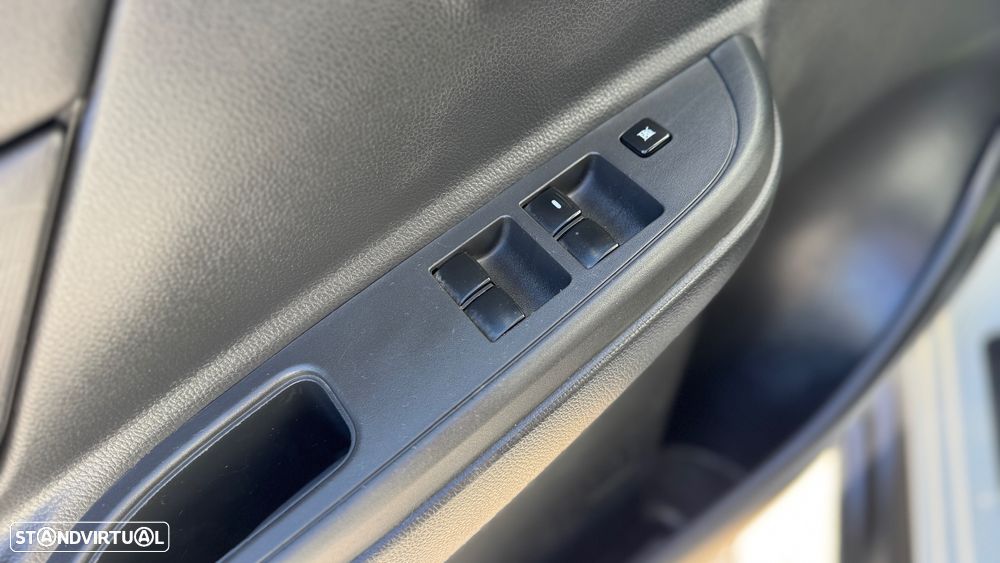 Mitsubishi L-200 Cabine dupla 4X2 - 27