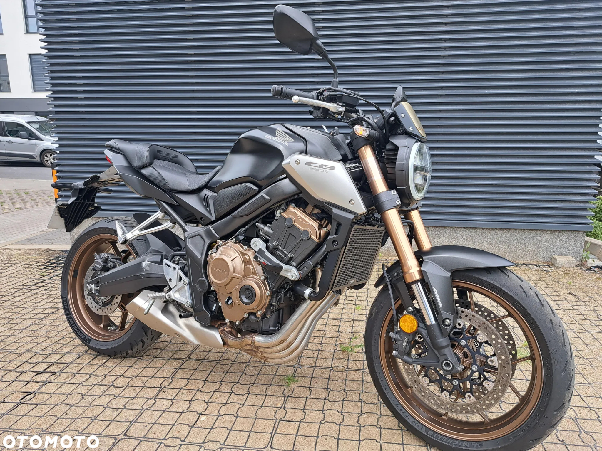 Honda CB - 12