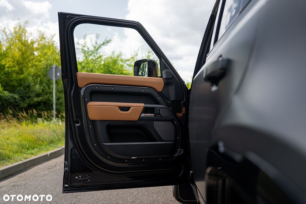 Land Rover Defender - 17