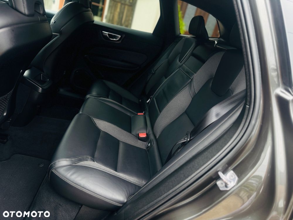 Volvo XC 60 B4 D AWD Geartronic RDesign - 12