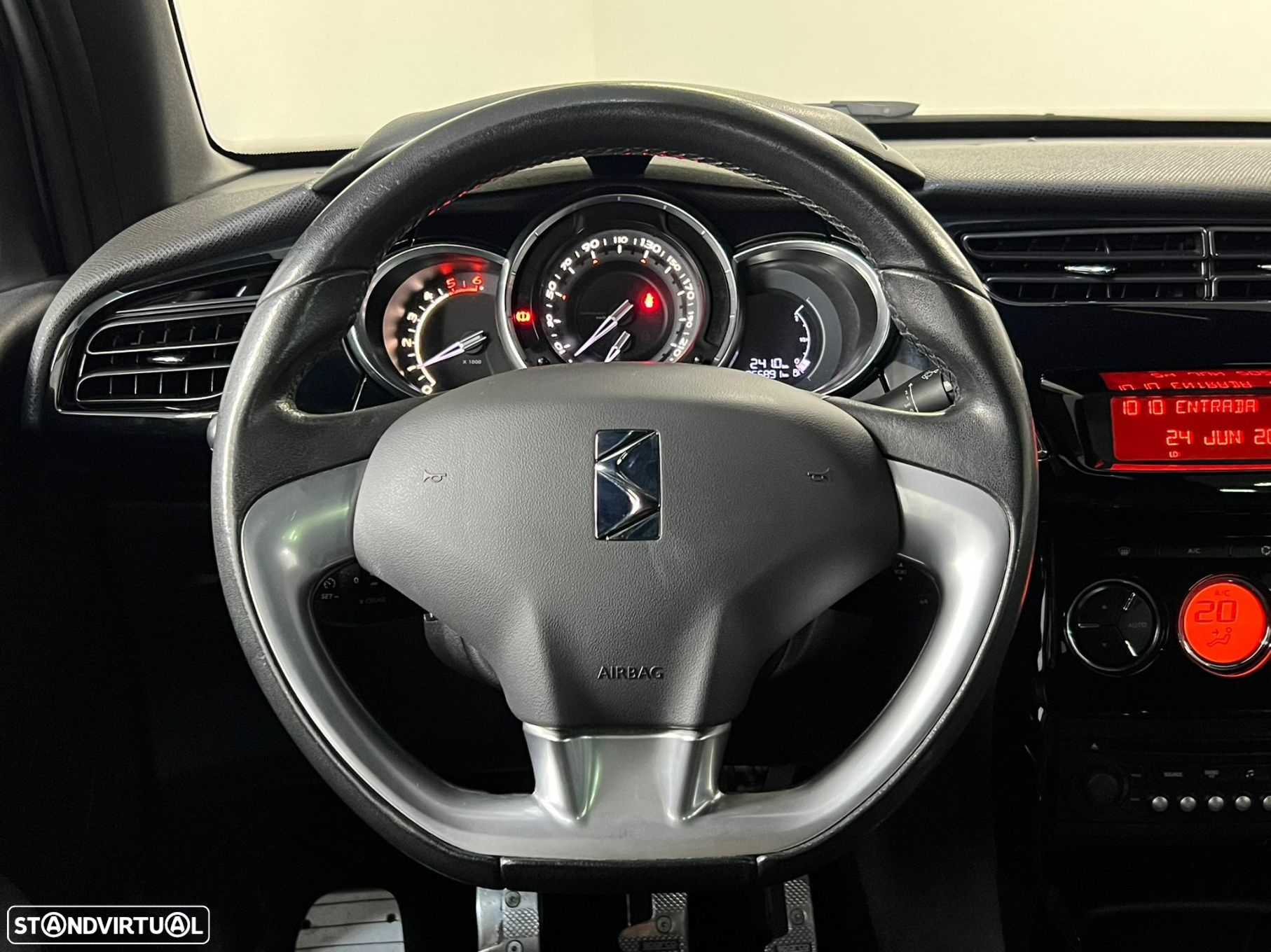 Citroën DS3 1.6 e-HDi So Chic - 9