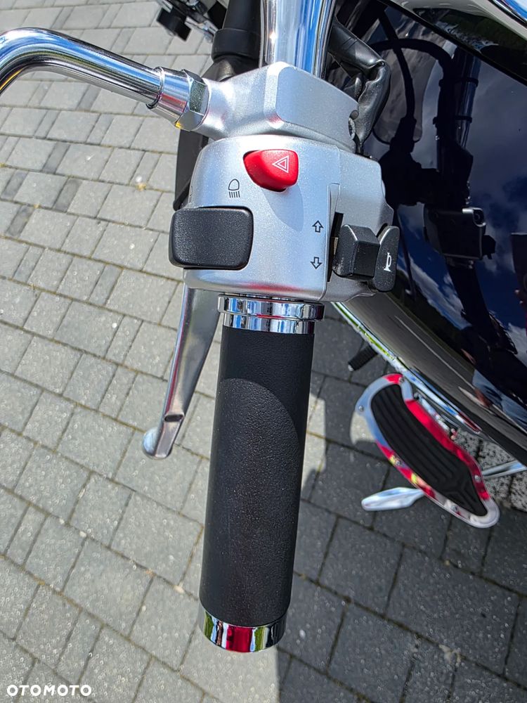 Suzuki Intruder - 17
