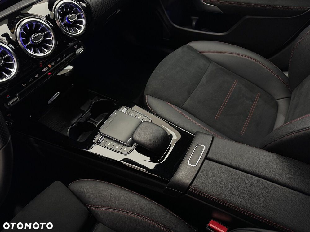 Mercedes-Benz CLA - 26