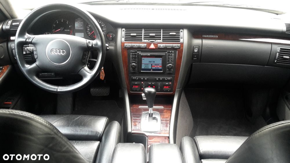 Audi A8 4.2 Quattro - 32