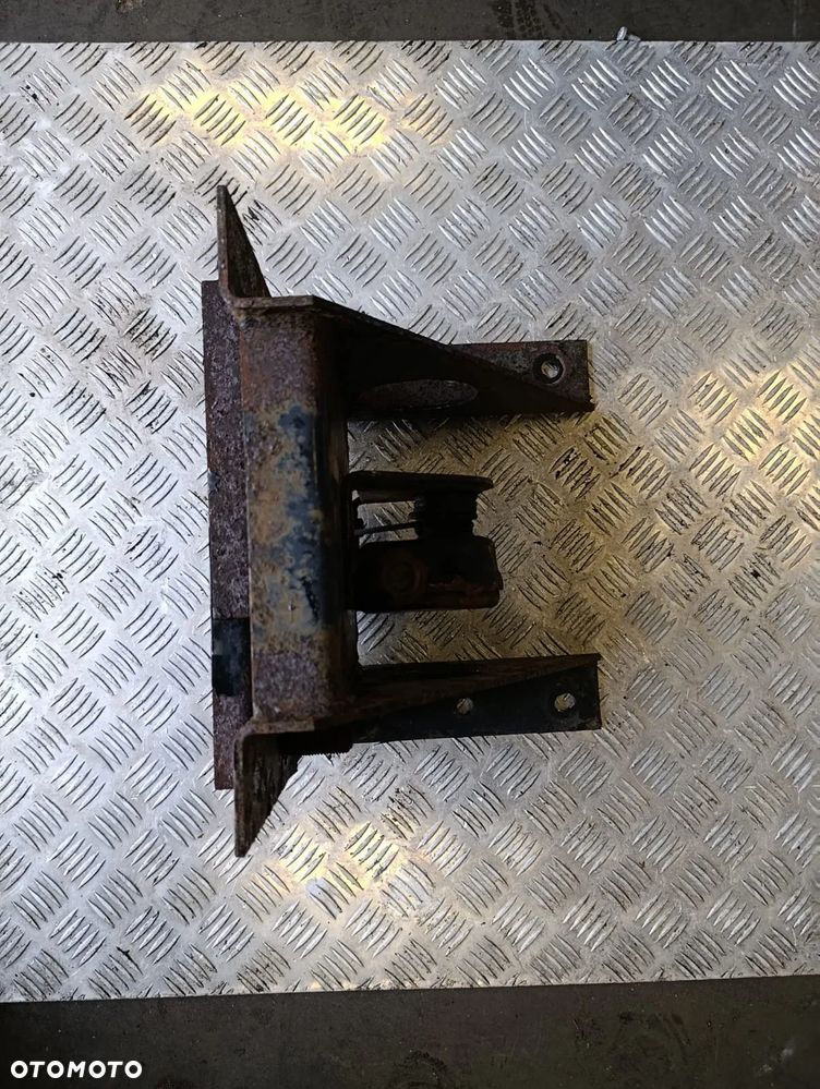 Mocowanie Koła Koło zapasowe wieszak R19.5 Mercedes Atego - 1