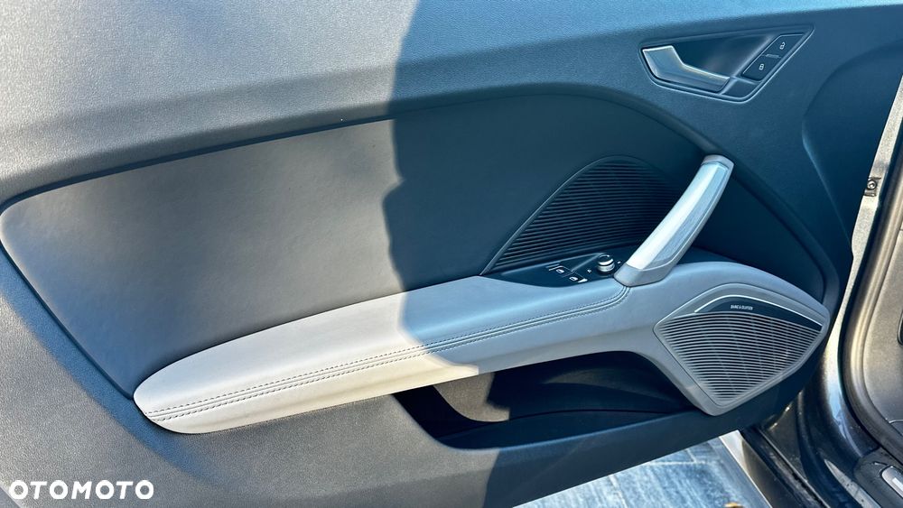 Audi TT S Coupé - 14