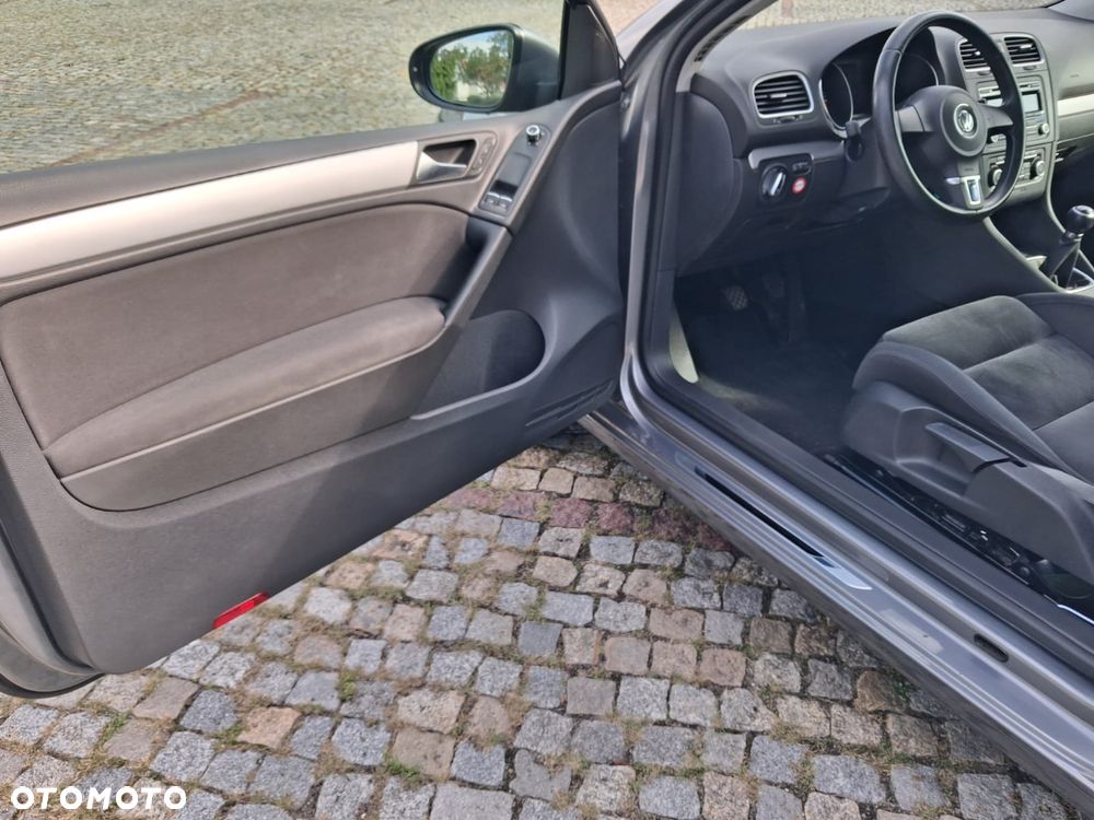 Volkswagen Golf 2.0 TDI DPF Highline - 24