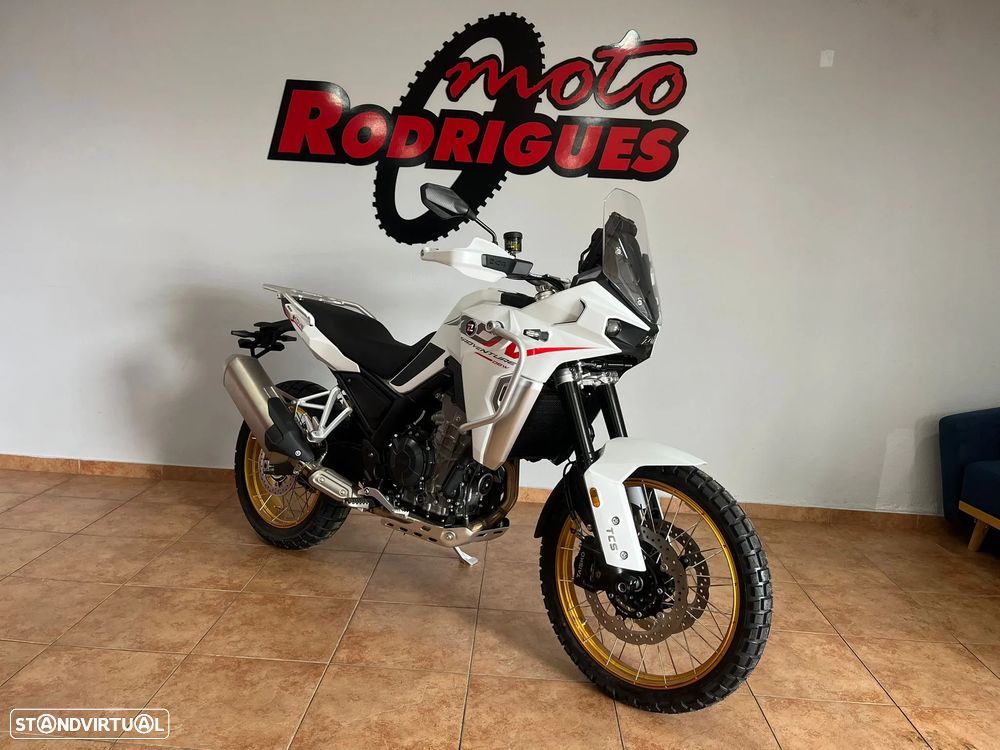 KOVE 800X Pro (Disponível para Entrega Imediata) - OFERTA DE EQUIPAMENTO + CARTÃO DE DESCONTO EM COMBUSTÍVEL - 1