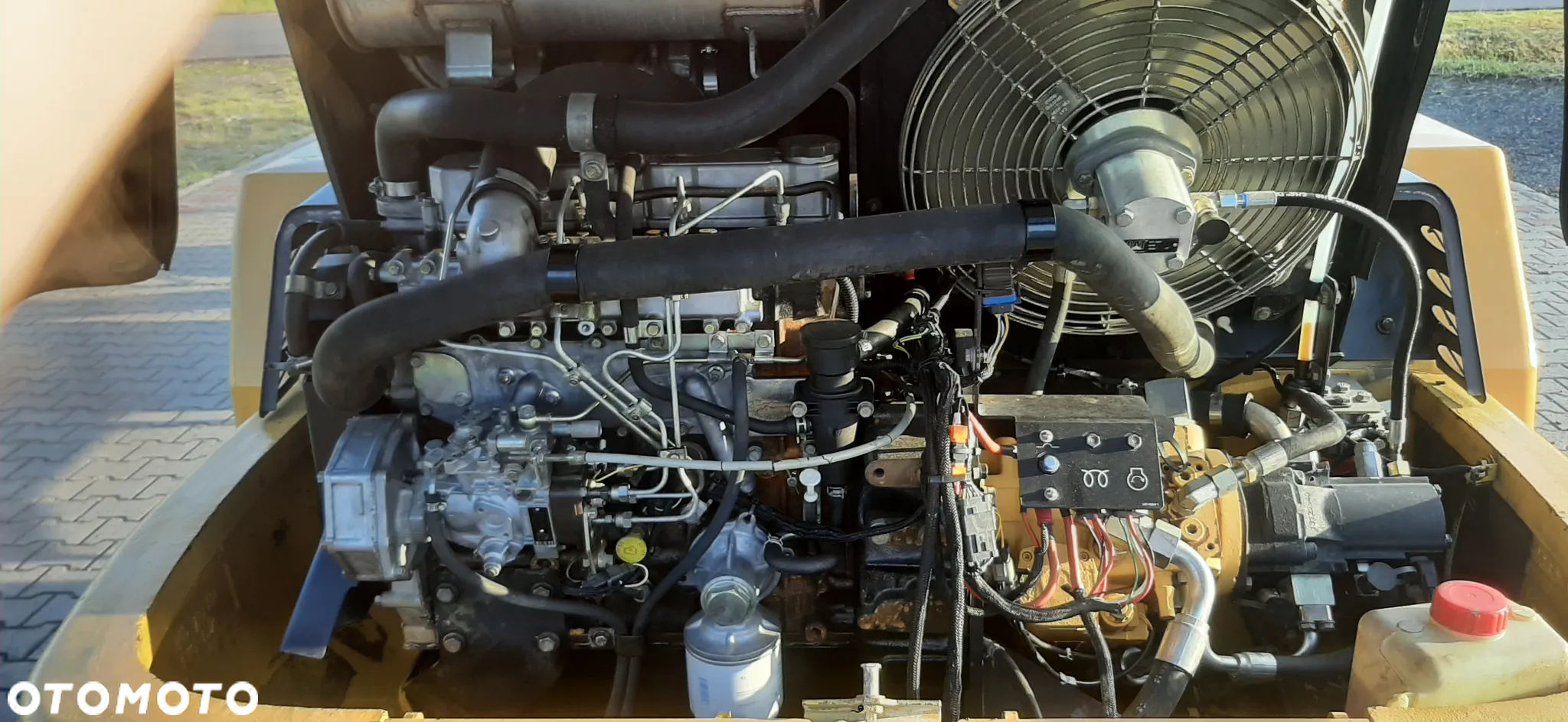 Caterpillar 908 - 4