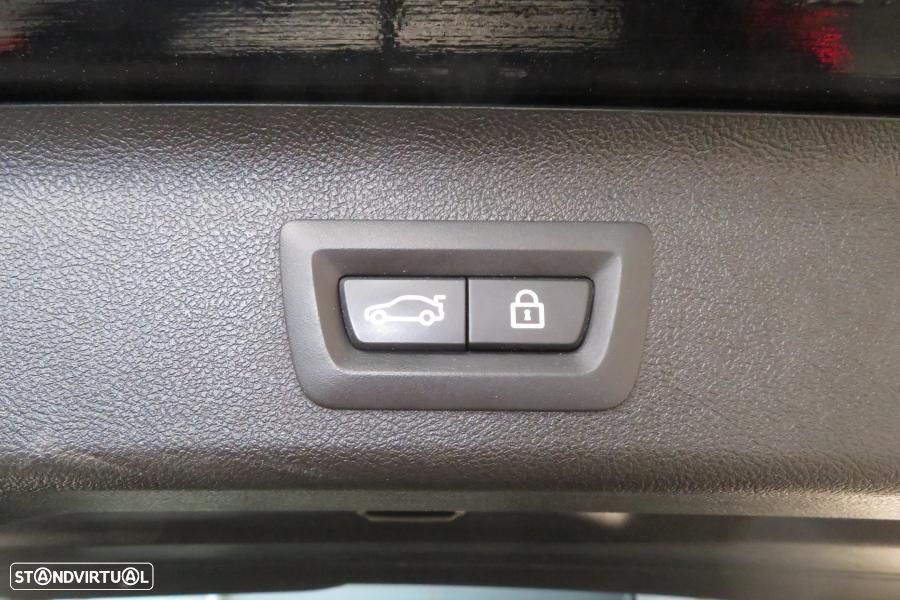 BMW 520 d Pack Desportivo M Auto - 31