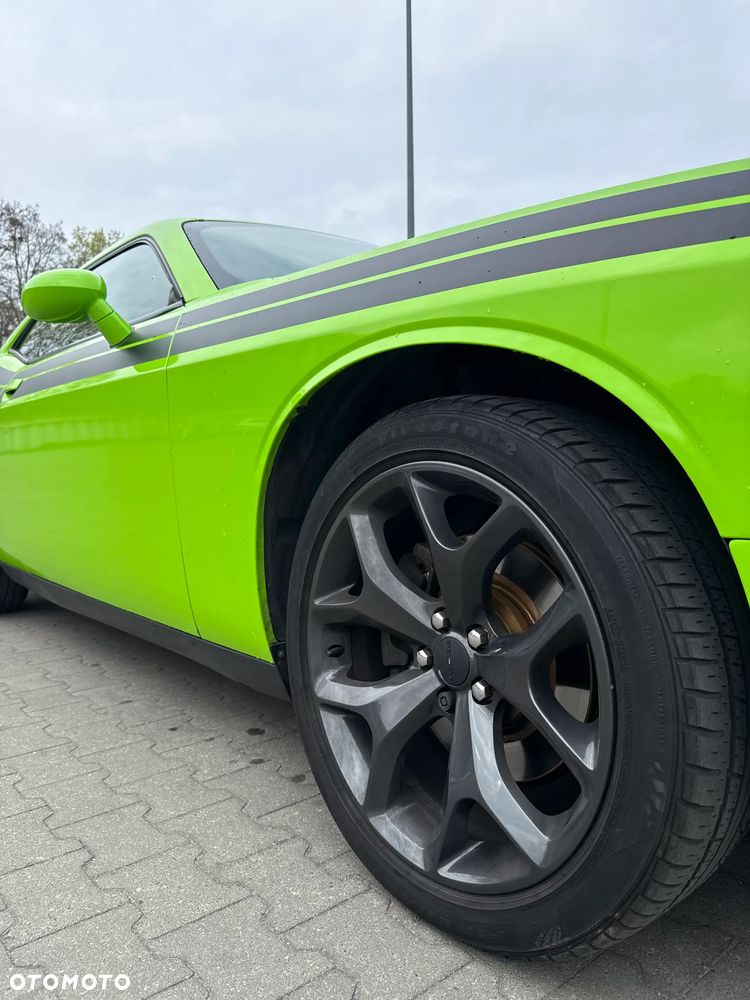 Dodge Challenger - 30