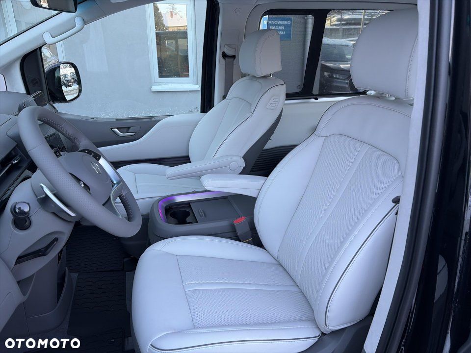 Hyundai Staria - 8
