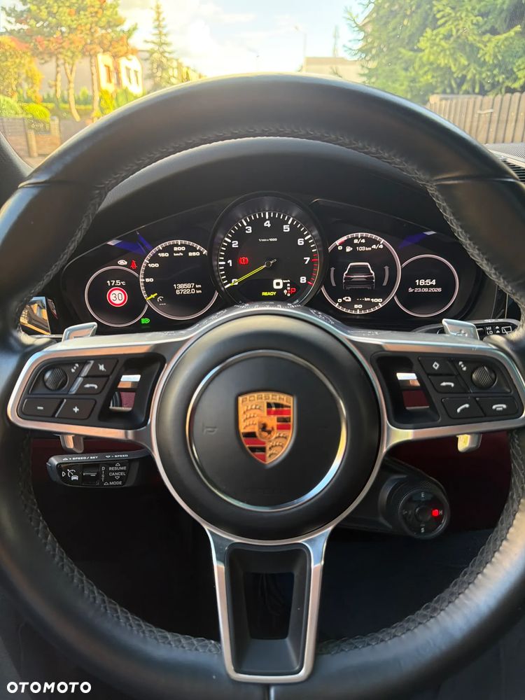 Porsche Cayenne - 18