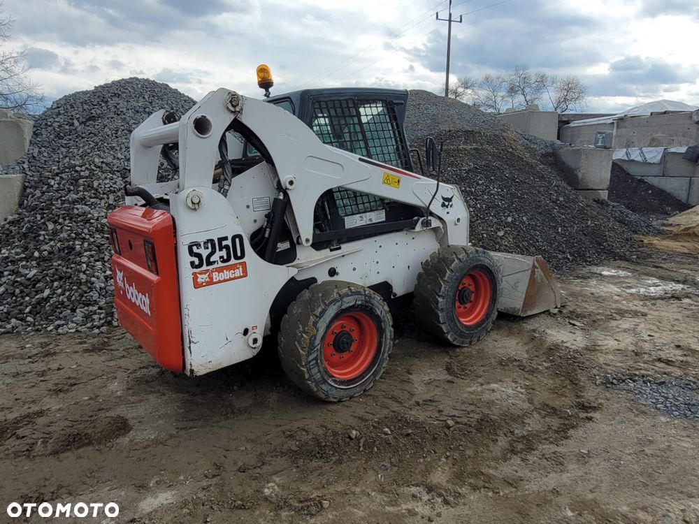 Bobcat S250 - 3