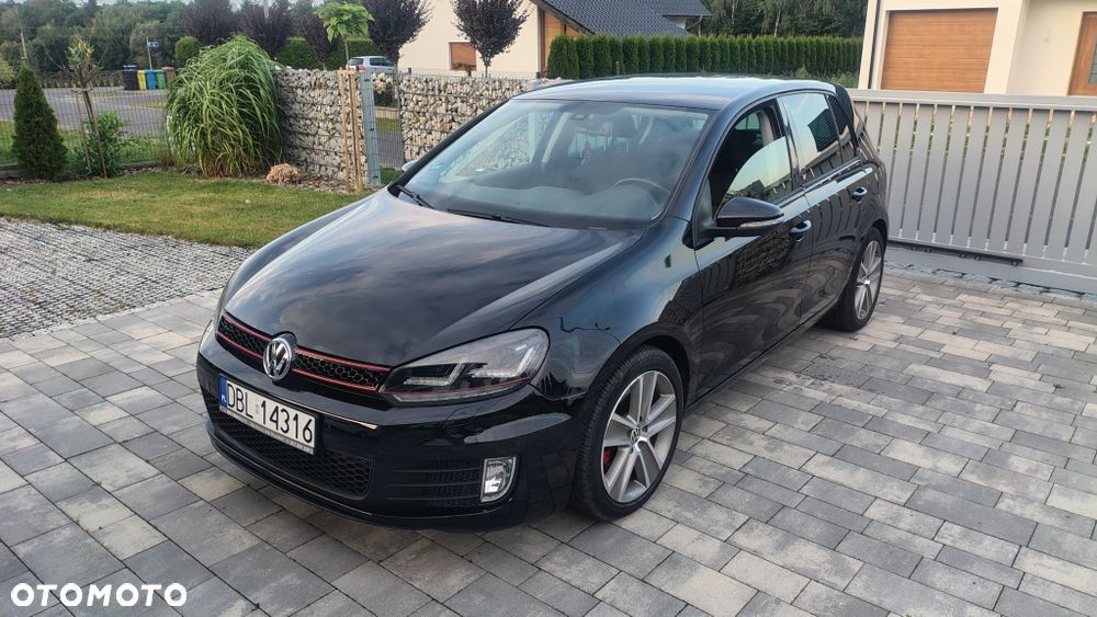 Volkswagen Golf - 1