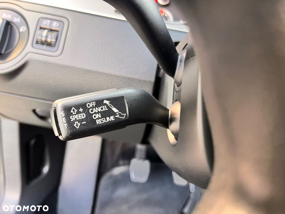 Volkswagen Passat - 27
