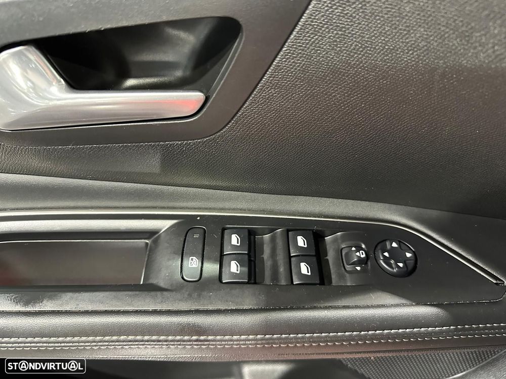 Peugeot 5008 1.5 BlueHDi Allure EAT8 - 42