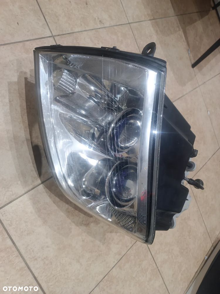 LAMPA Xenon PRAWA przód PRZÓD przednia CADILLAC  STS 25754008 - 1