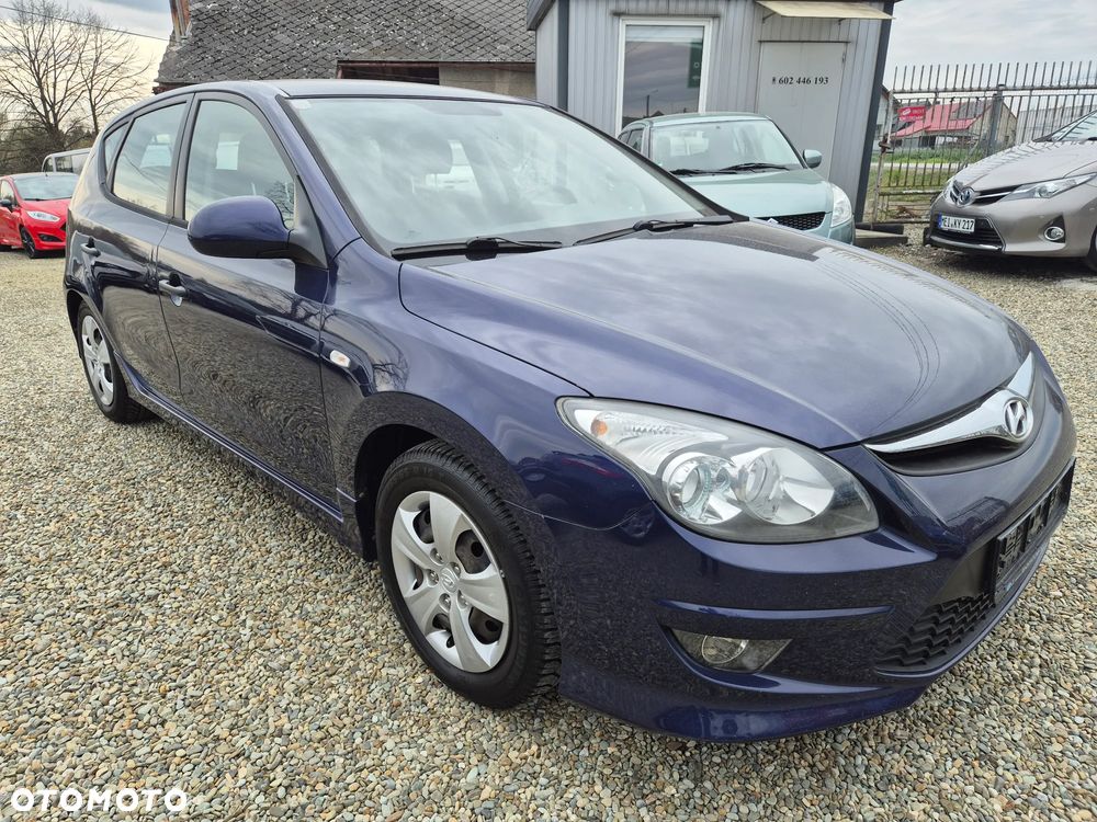Hyundai i30 blue 1.4 - 3