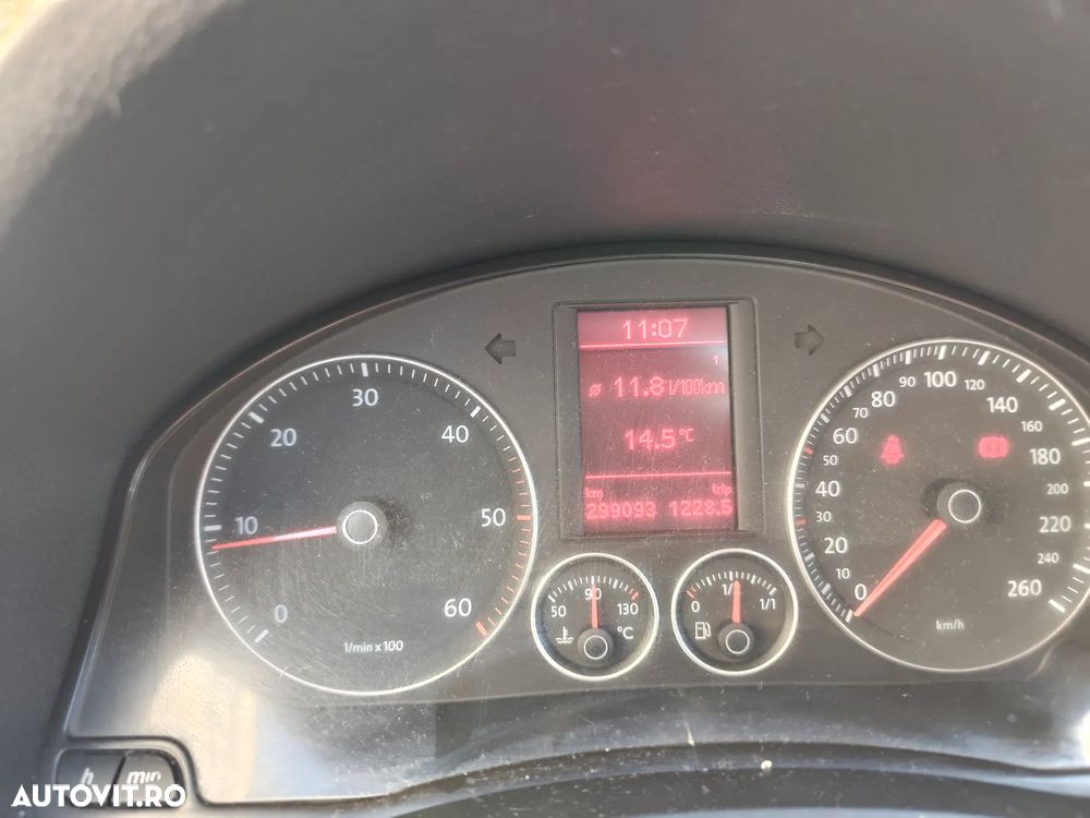 Volkswagen Golf - 8