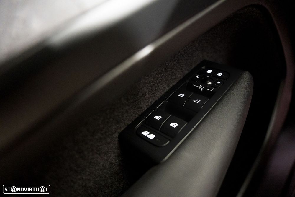 Volvo XC 40 Recharge Core - 12