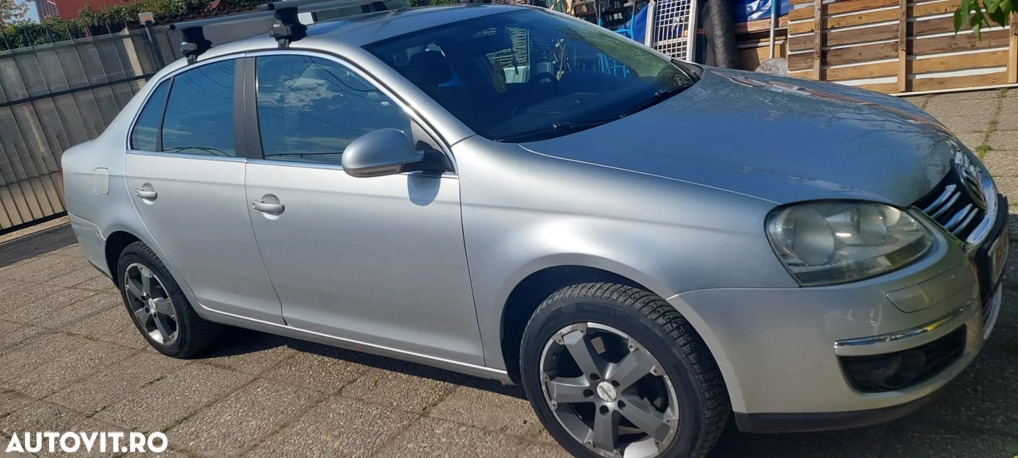 Volkswagen Jetta 1.6 TDI DPF Comfortline DSG - 1