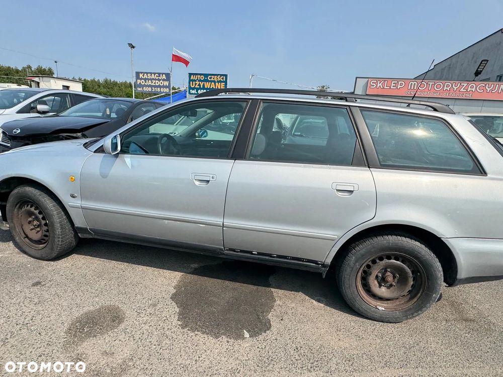 AUDI A4 KOMBI  1.6 benzyna 101 KM 1997r - części - 2