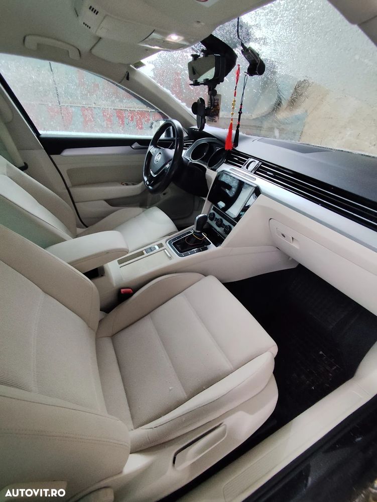 Volkswagen Passat Variant 2.0 TDI DSG Highline - 14