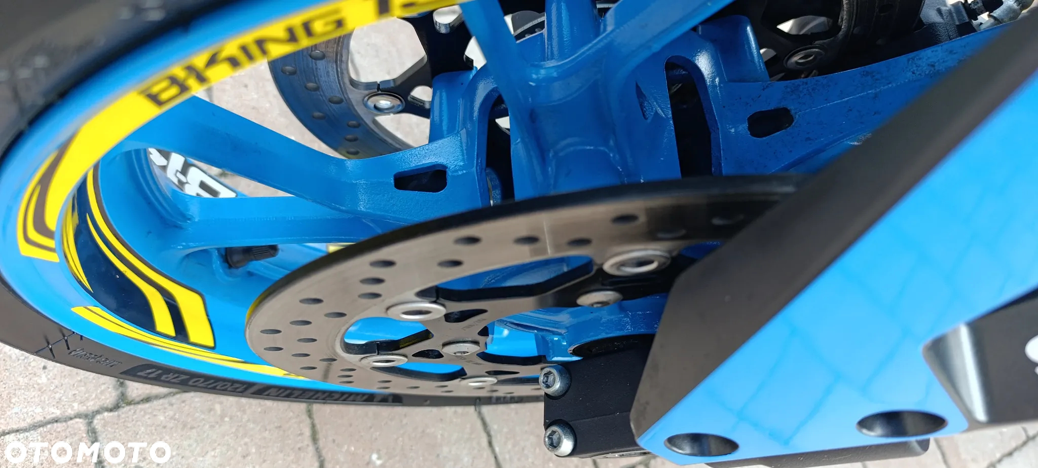 Suzuki GSX - 16
