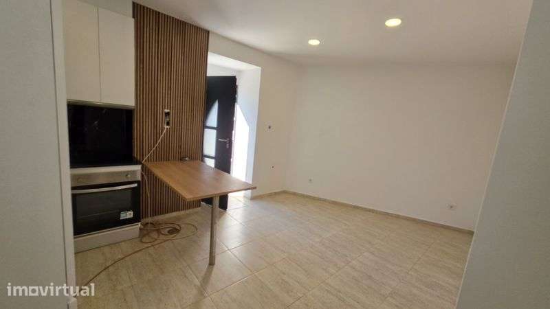 Vende-se Moradia T2 na Campanhã - Grande imagem: 4/8