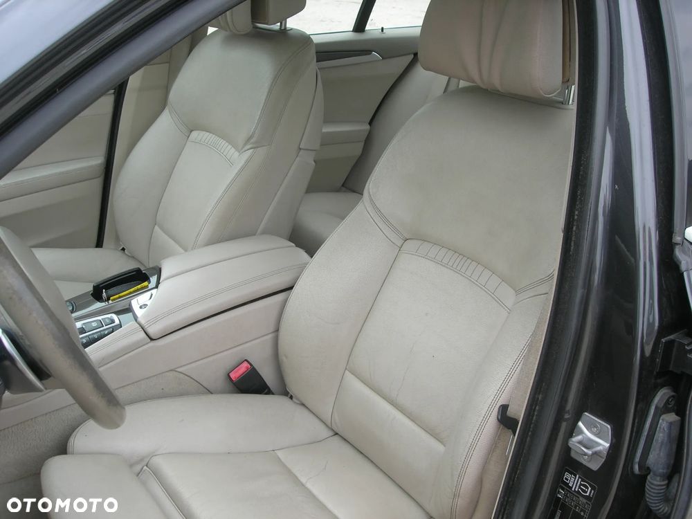 BMW Seria 5 525d xDrive Sport-Aut Luxury Line - 13