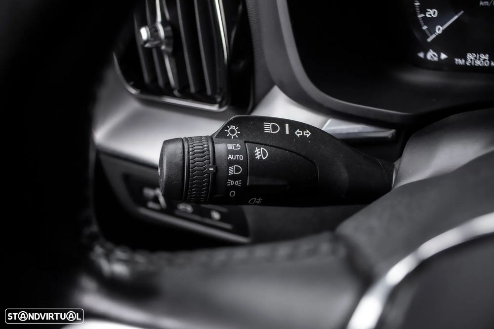 Volvo XC 60 2.0 T8 PHEV Momentum AWD - 16