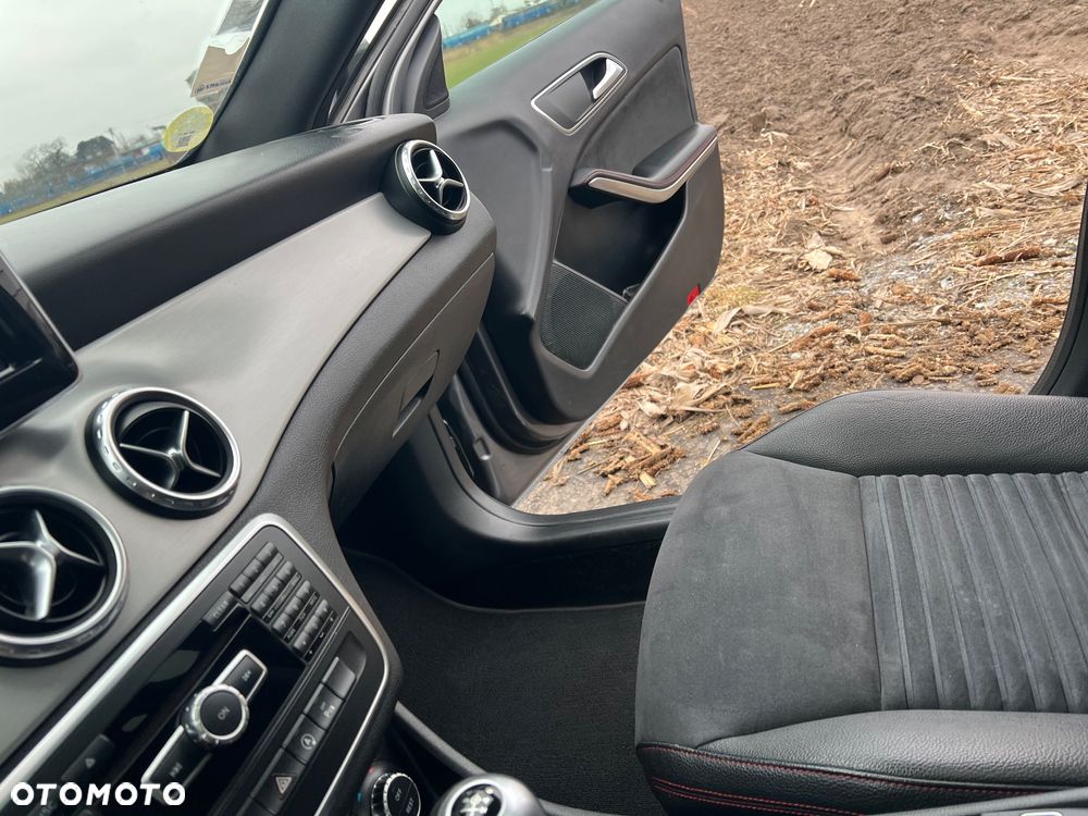 Mercedes-Benz GLA - 16