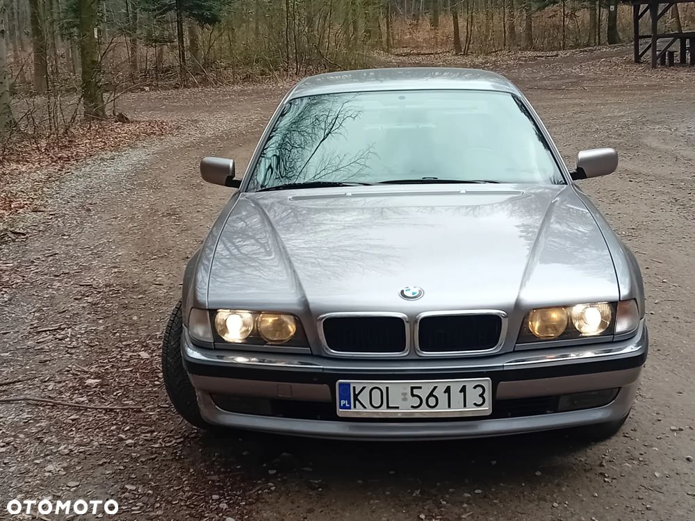 BMW Seria 7 740i V8 - 2