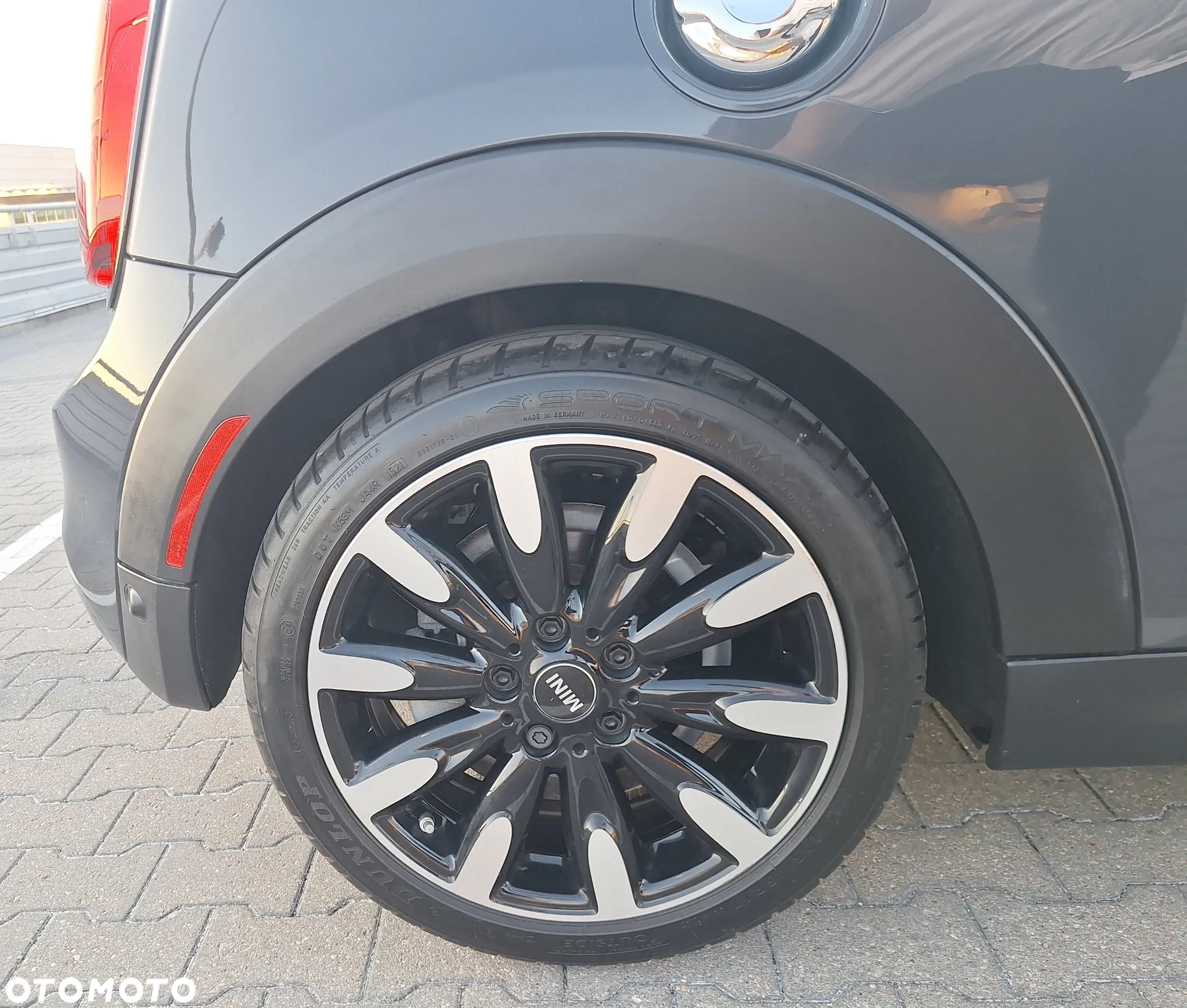 MINI Cooper S Cabrio Sidewalk - 34