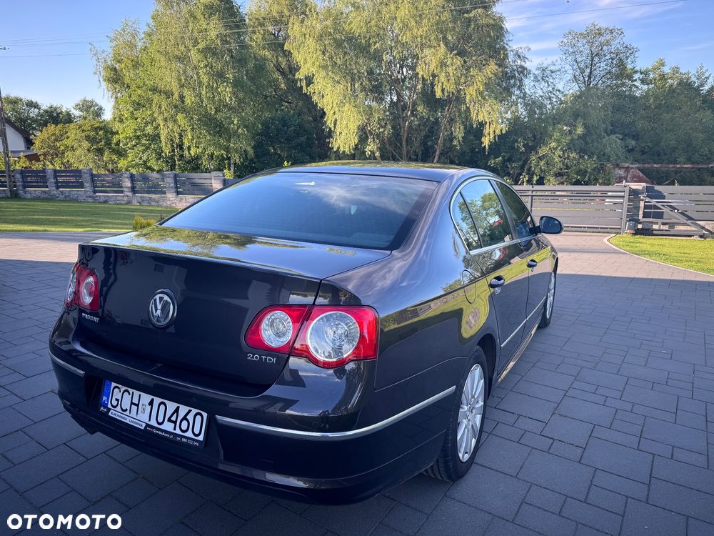 Volkswagen Passat 2.0 TDI Comfortline R-Style - 12