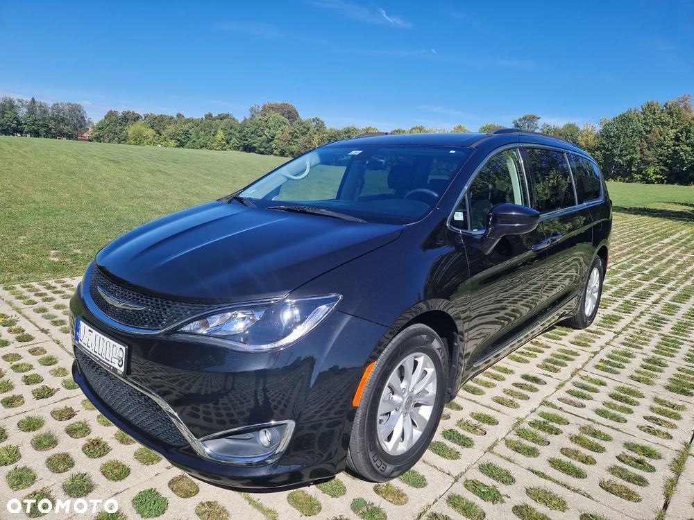 Chrysler Pacifica - 4