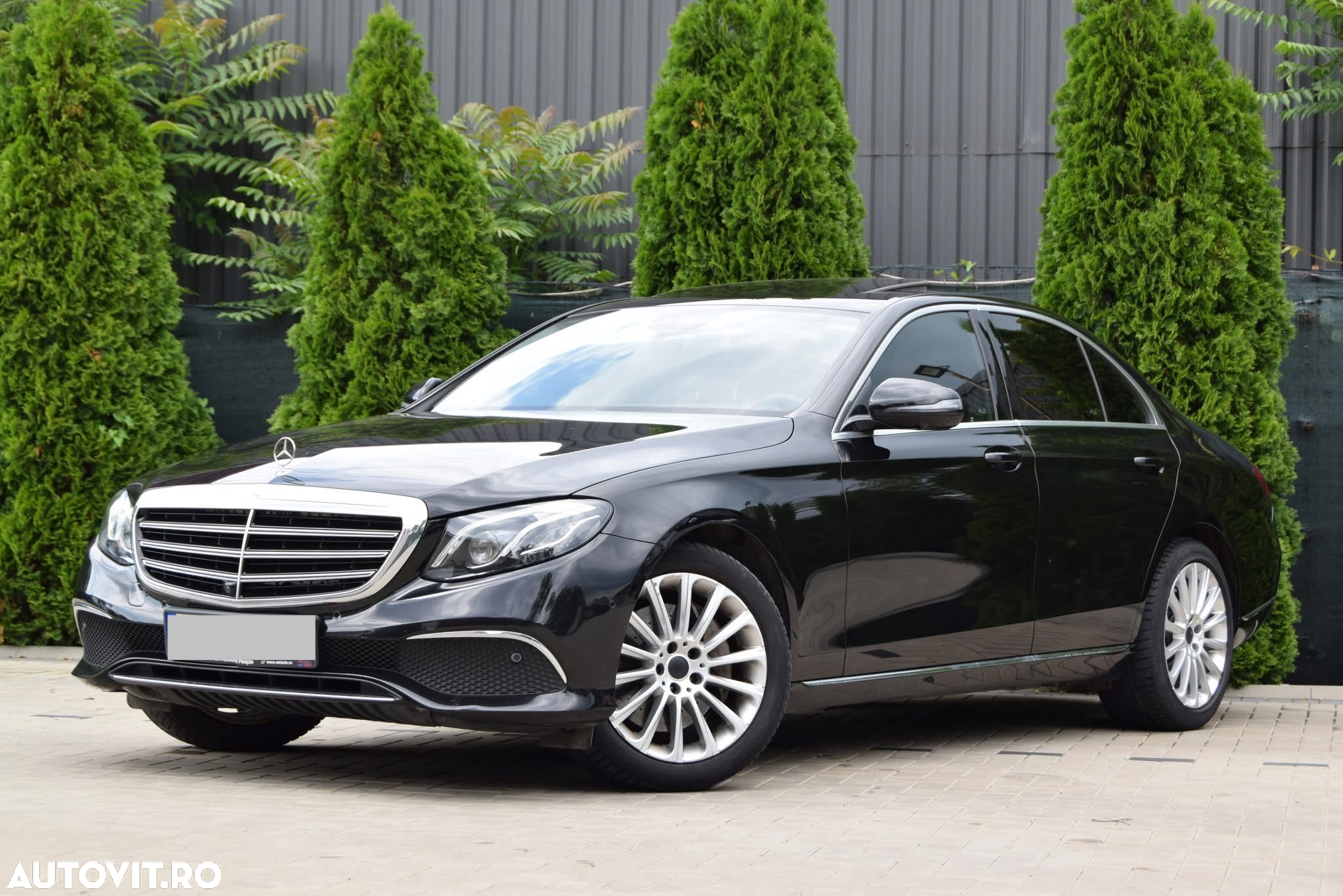 Mercedes-Benz E 220 d 4Matic 9G-TRONIC - 2