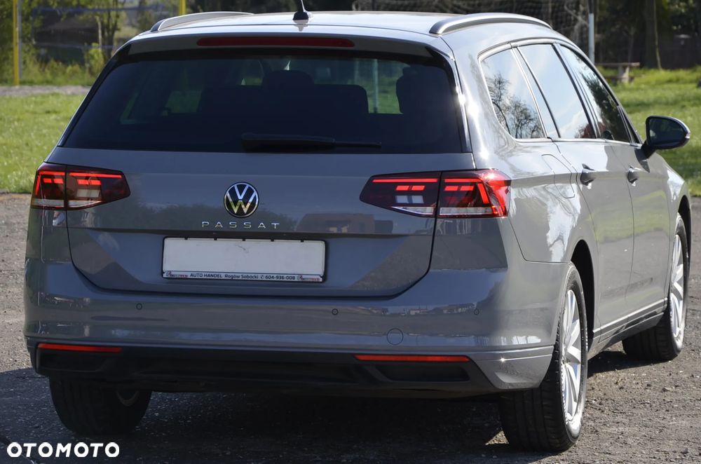 Volkswagen Passat - 12