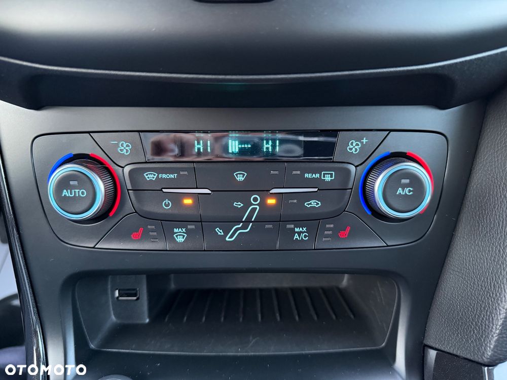 Ford Focus 1.0 EcoBoost Titanium - 26