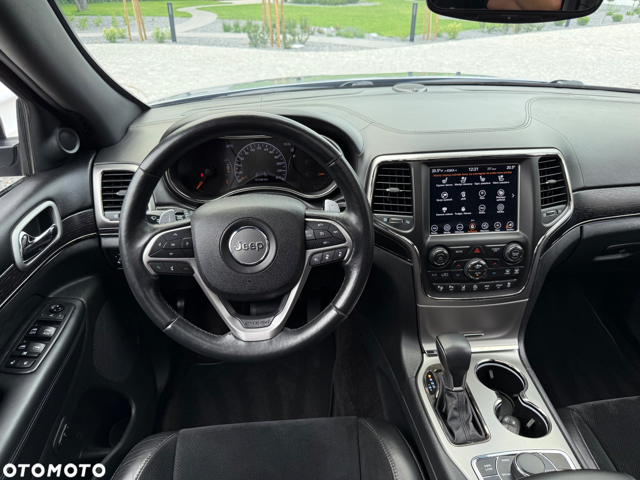 Jeep Grand Cherokee - 36