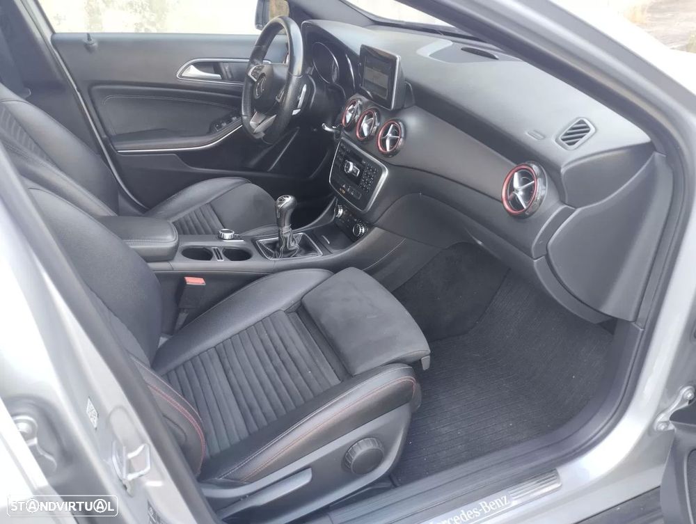 Mercedes-Benz GLA 180 CDi AMG Line - 15