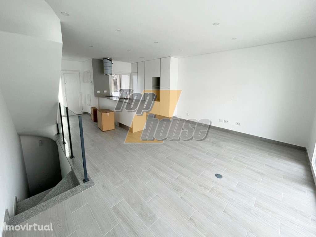 Moradia em banda V2+3 - Vale de Milhaços - Corroios - Grande imagem: 3/31