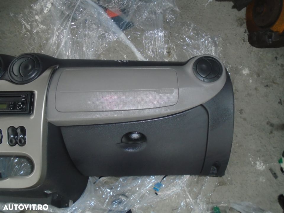 Plansa de bord cu airbag pasager si airbag volan Dacia Sandero din 2011 volan pe stanga - 5
