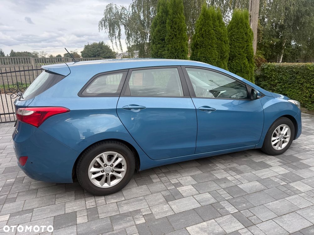 Hyundai i30 blue Kombi 1.6 CRDi YES Gold - 8
