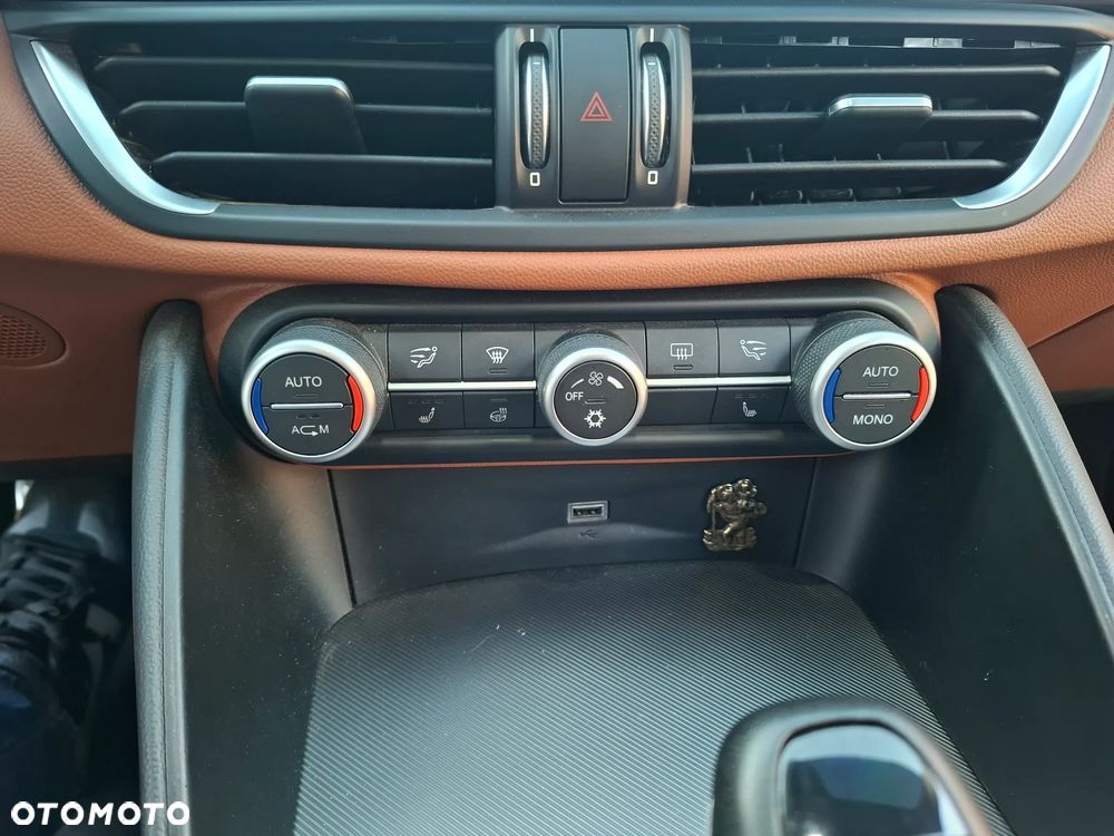 Alfa Romeo Giulia 2.2 D Turbo Super - 26